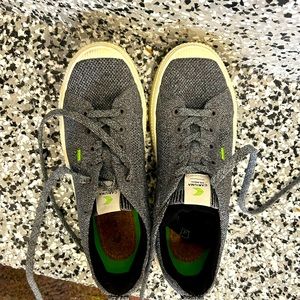 Cariuma IBI Knit Sneakers, EUC